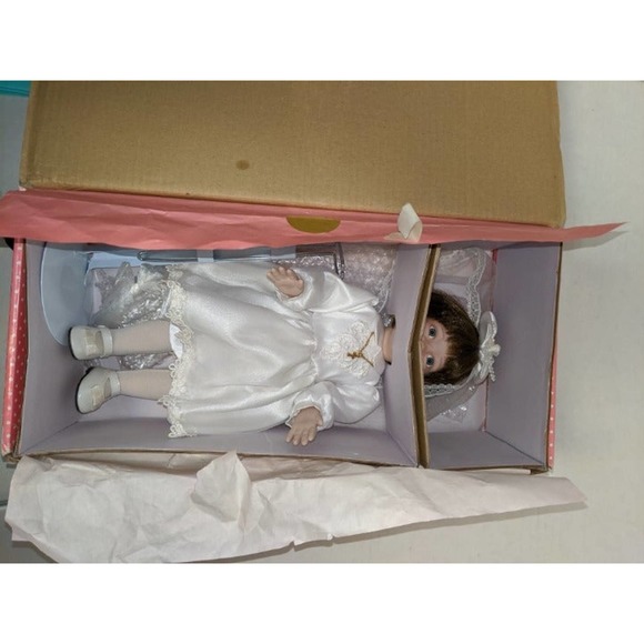 Paradise Galleries First Communion Doll Treasury Collection Premium Edition Box - Picture 8 of 10